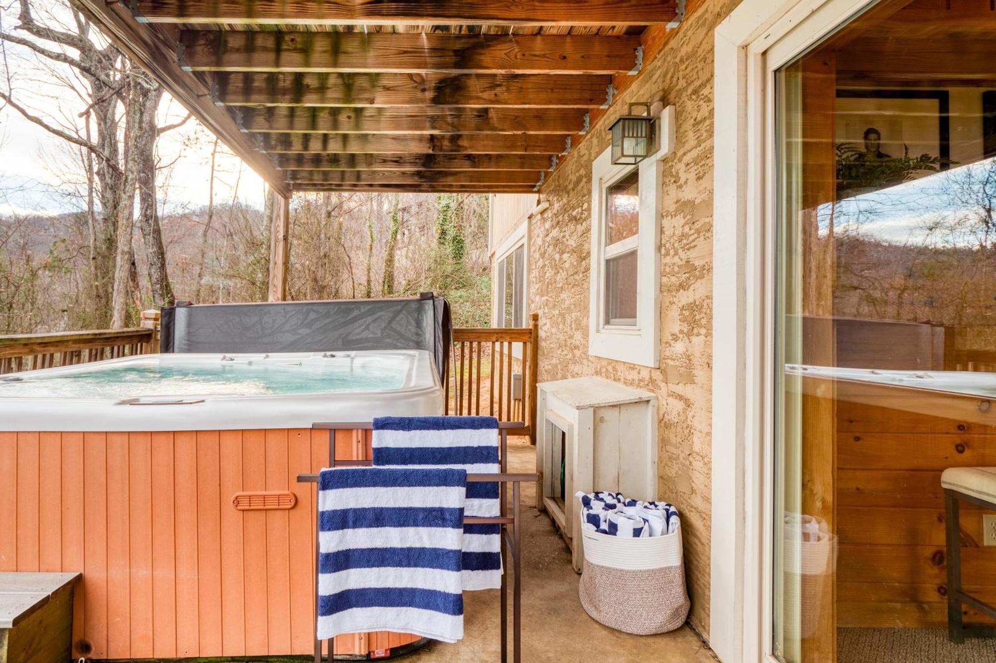 Chestnut By Avantstay Mountain Cabin W Treetop Views Hot Tub Game Room Gatlinburg Exterior photo