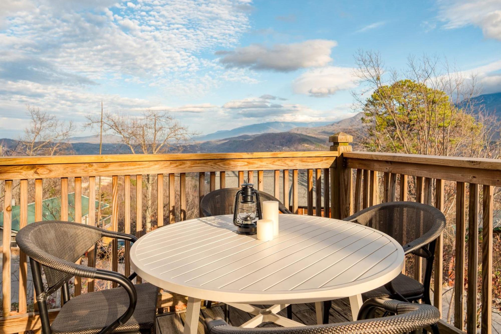 Chestnut By Avantstay Mountain Cabin W Treetop Views Hot Tub Game Room Gatlinburg Exterior photo