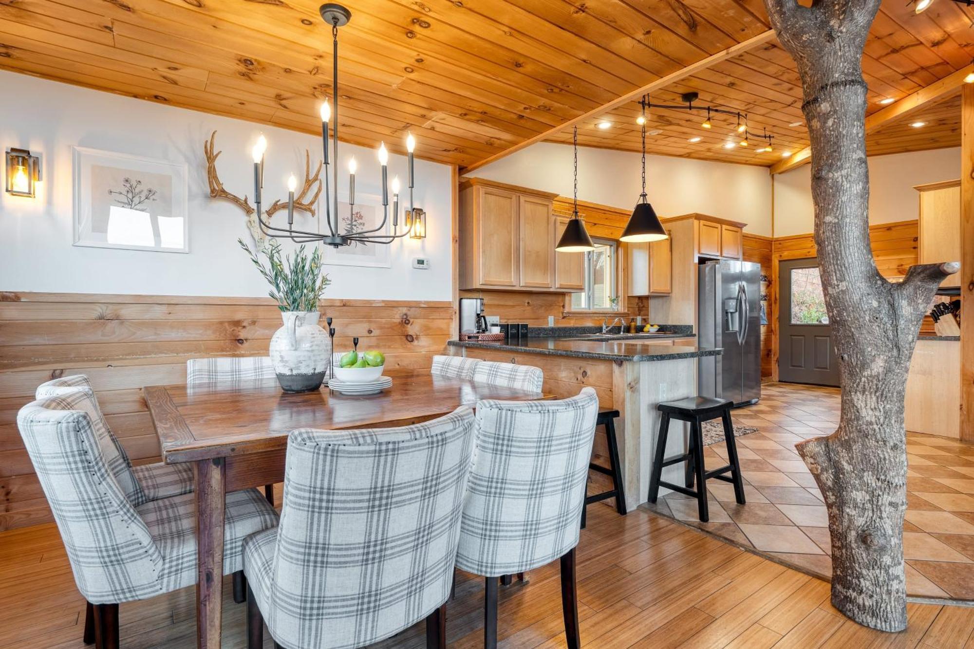 Chestnut By Avantstay Mountain Cabin W Treetop Views Hot Tub Game Room Gatlinburg Exterior photo